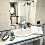 ベッド・アンド・ブレックファスト Residenza Chiaia 3*